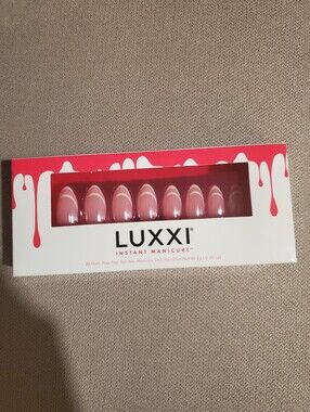Luxxi Press On Nail Kit - French Tip Outline